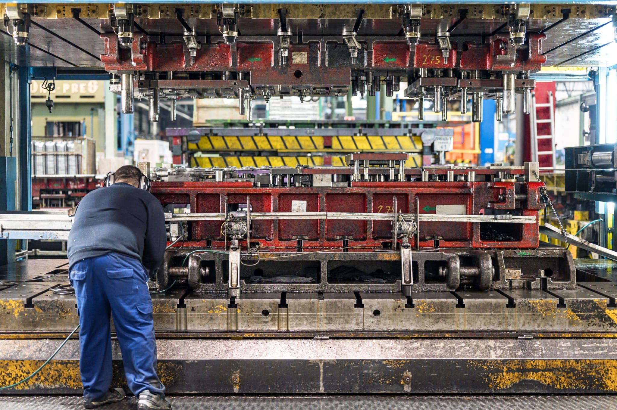 Industrial hydraulic system filtration — Pall fluid contamination control