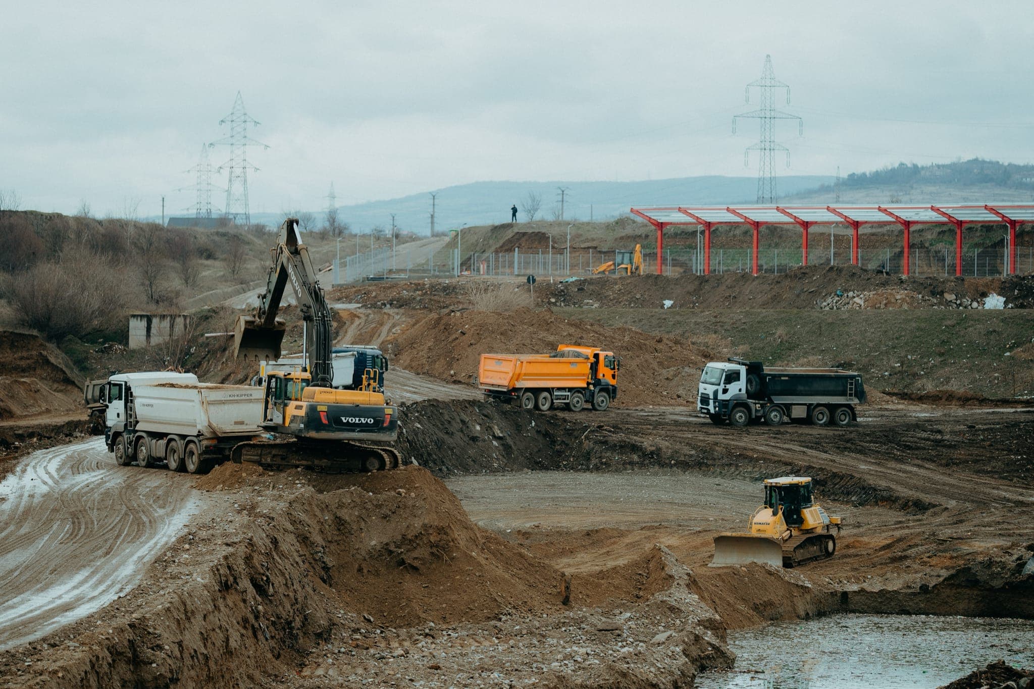 Landfill cell opening and closure — waterproofing, drainage and degassing installation