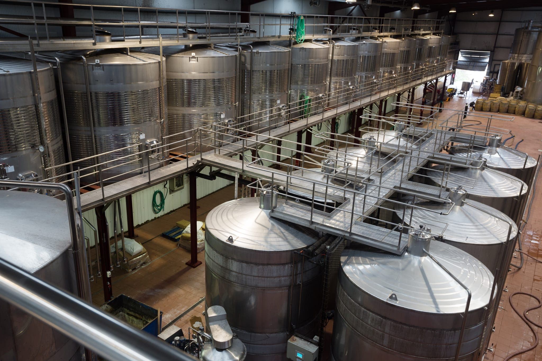 Stainless steel tanks used for wine clarification and fining