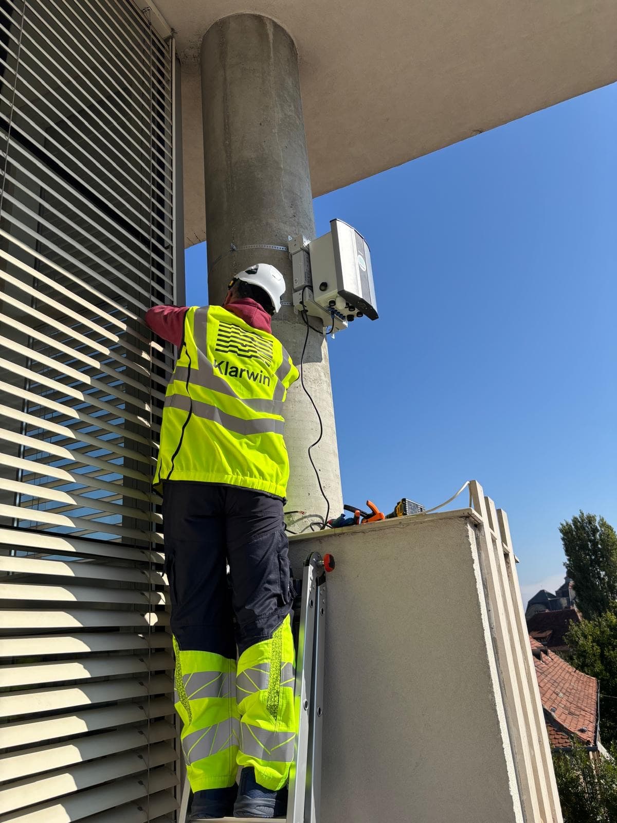 Monitorizarea calității aerului la granița România–Serbia cu o rețea de 20 de stații Polludrone