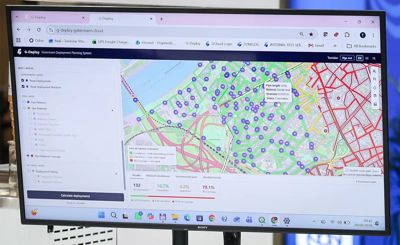 The G-DEPLOY interface on screen: the network map with sensor placement points and acoustic coverage